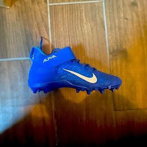 Nike football cleats new never worn a little dirty from storage will be cleaned